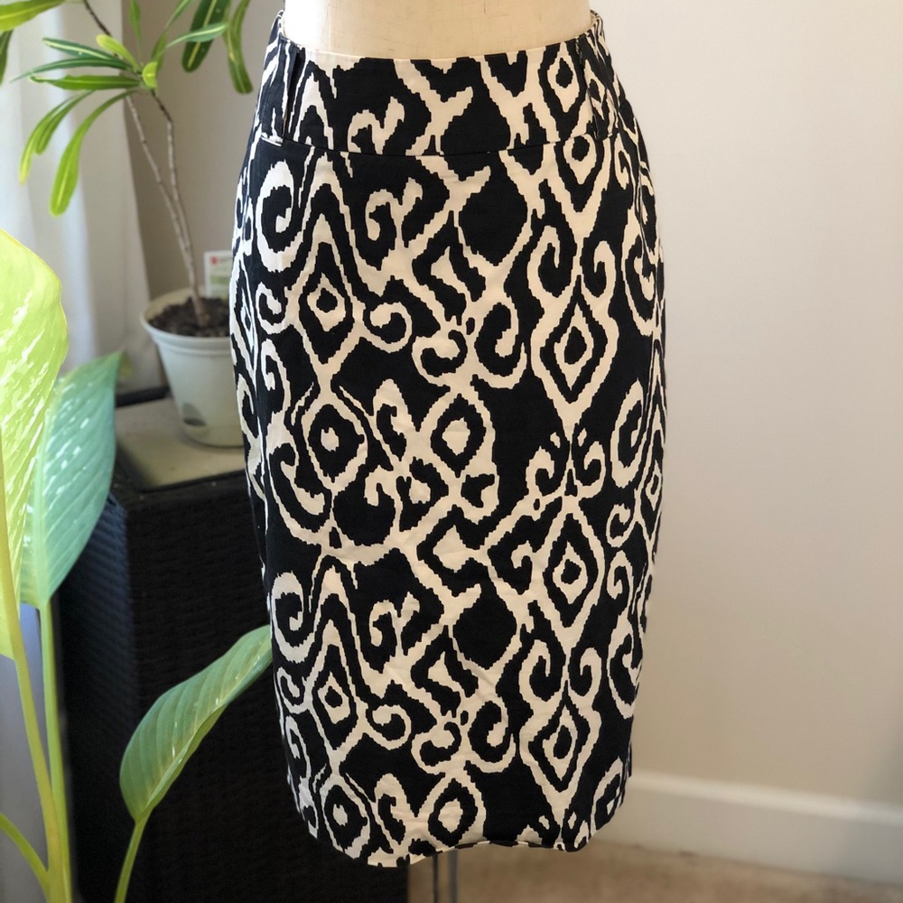 White House Black Market Patterned Pencil Skirt